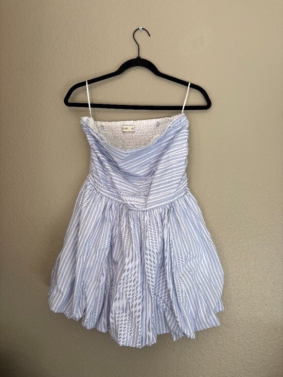 Hollister Dresses & Skirts - HOLLISTER Bubble Romper (Size Medium)